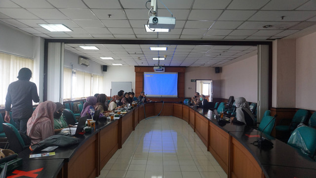 Rapat bersama dengan perwakilan Asia University. Sumber : IMaBs