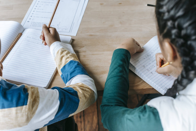 Pantun Anak Sekolah SMP, Foto Hanya Ilustrasi: Pexels/Katerina Holmes