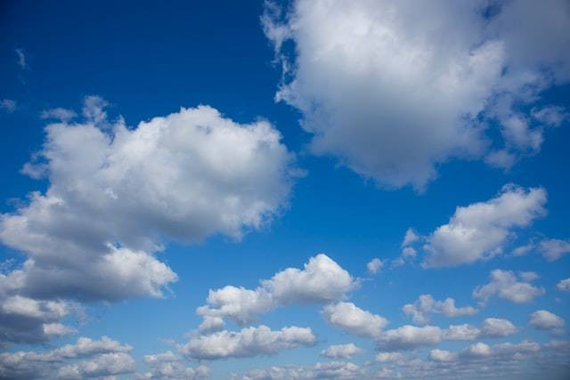 Ilustrasi asmaul husna Al Basir yang dimiliki Allah SWT. Foto: Unsplash/engin akyurt