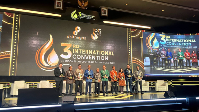 BP Regional President Asia Pacific Kathy Wu (kedua dari kanan) bersama Kepala SKK Migas Dwi Soetjipto dan CEO migas lainnya di CEO FORUM IOG 2022, BNDCC, Nusa Dua, Bali, Jumat (25/11/2022). Foto: Ema Fitriyani/kumparan