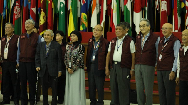 Para delegasi Pemda se-Asia Timur saat berkunjung ke Gedung Merdeka, Kota Bandung.  Foto: Humas Jabar