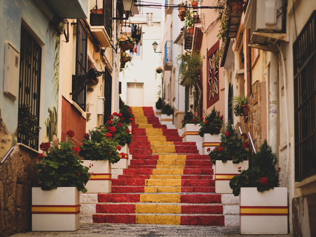 Ilustrasi bulan dalam bahasa Spanyol. Sumber: www.unsplash.com.