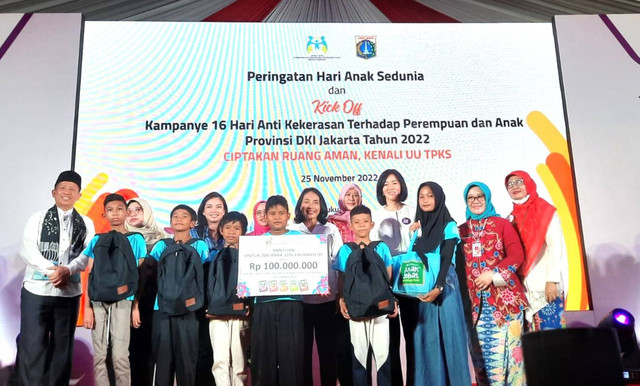 Bantuan Sido Muncul untuk rayakan Hari Anak Sedunia dan 16 HAKTP. Foto: Wina R./kumparan