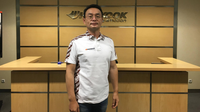 Presiden Direktur PT Hankook Tire Sales Indonesia (HTSI), Yoon Soo Shin di kantor HTSI, Jakarta. Foto: Sena Pratama/kumparan