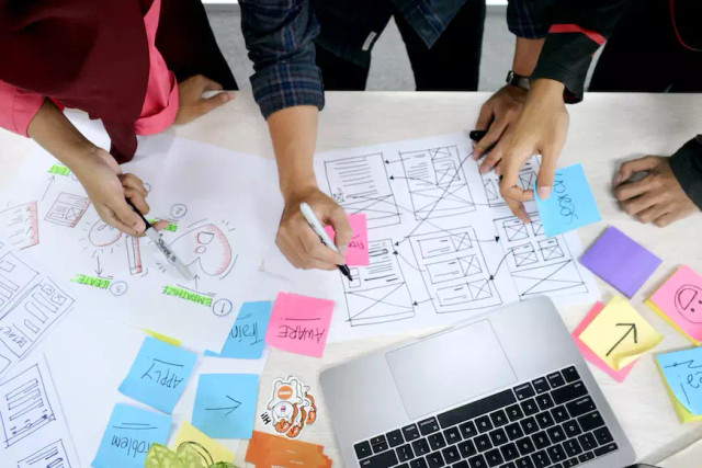 https://unsplash.com/@uxindo - apa yang perlu dipersiapkan oleh tenaga kerja indonesia agar mampu berpartisipasi dalam mea