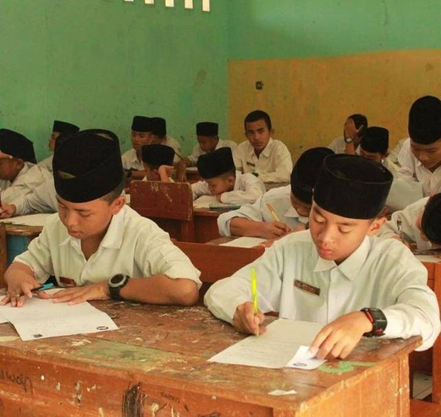 Pelaksanaan kegiatan Intrakurikuler di Pondok Pesantren Ulumul Qur'an Depok (Sumber: Dokumen Pribadi)