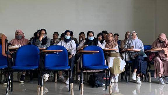 Sumber; Dokumen Pribadi (Kelas 1A Manajemen Pendidikan UIN Syarif Hidayatullah Jakarta)