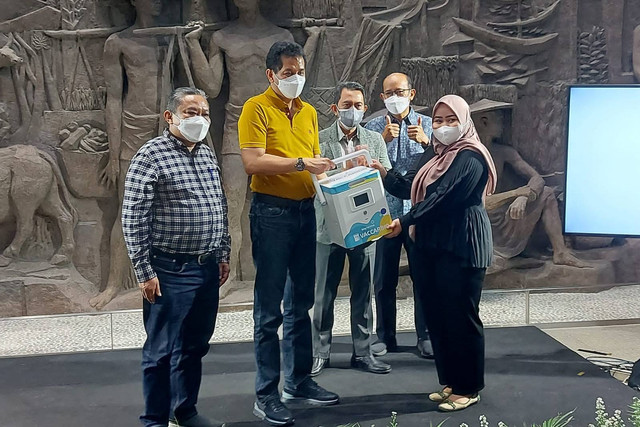 Bio Farma luncurkan alat tes antibodi COVID-19 dan alat pembawa vaksin. Foto: Dok. Bio Farma