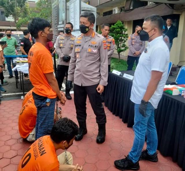 Kapolrestabes Medan Kombes Pol Valentino Alfa saat memaparkan kasus tawuran yang menewaskan seorang pelajar. Foto: Polrestabes Medan