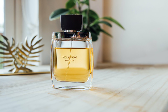 Ilustrasi Parfum Pria Kalem. Foto: Unsplash