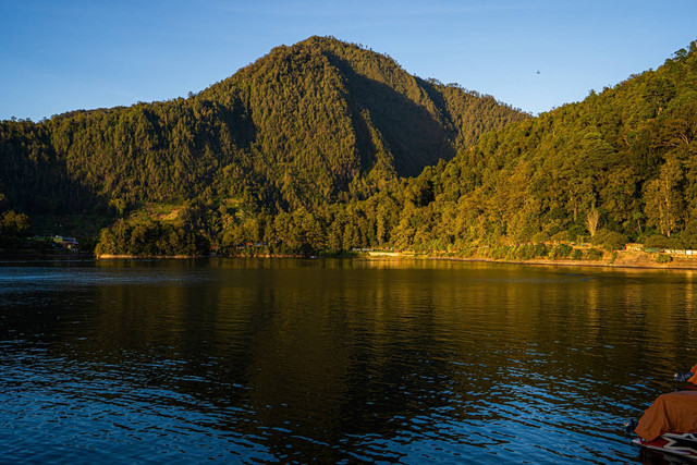 Ilustrasi Telaga Sarangan di Jawa Timur. Foto: herikukuk/Shutterstock