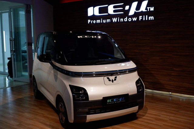 Ice-u rilis kaca film baru, dengan tingkat menolak panas 97 persen dan UV 99,9 persen, Selasa 29 November 2022 di Jakarta Utara.  Foto: Aditya Pratama Niagara/kumparan