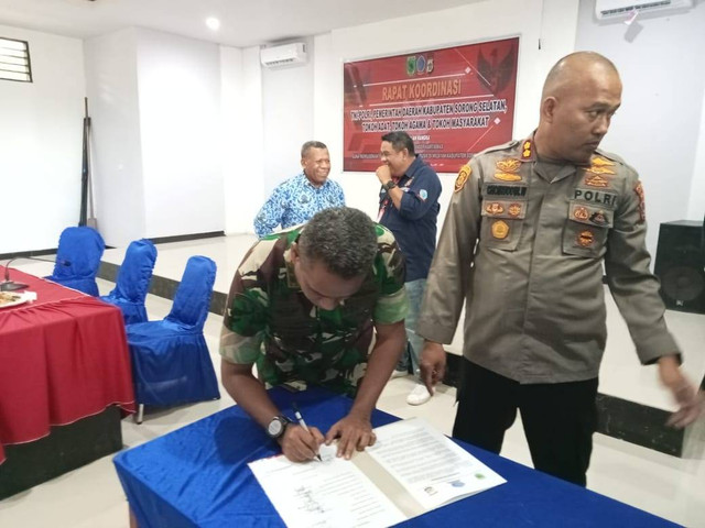 Penandatanganan menolak aksi menjelang 1 Desember di Sorong Selatan