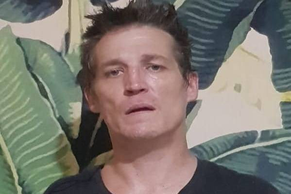 WN Inggris bernama Gilles Thomas Alucard Wiliam (43), ditangkap petugas kepolisian karena mencuri motor di Bali. Foto: Polres Badung