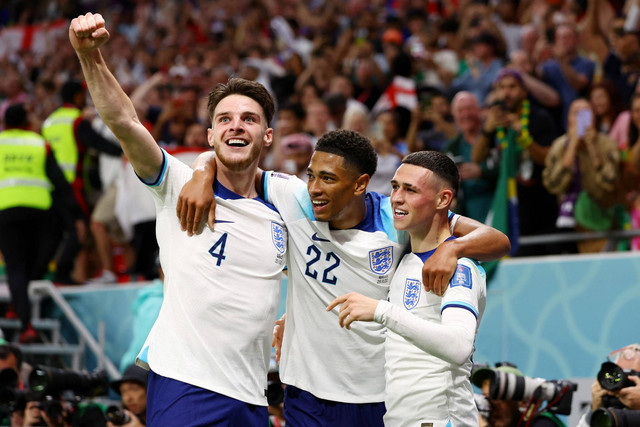 Selebrasi pemain Timnas Inggris usai mencetak gol ke gawang Timnas Wales pada pertandingan Grup B Piala Dunia 2022 Qatar di Stadion Ahmad Bin Ali, Al Rayyan, Qatar.
 Foto: Paul Childs/REUTERS