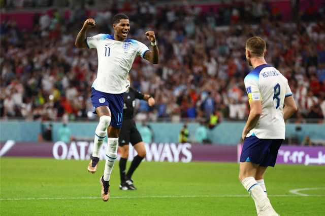Selebrasi pemain Timnas Inggris Marcus Rashford usai mencetak gol ke gawang Timnas Wales pada pertandingan Grup B Piala Dunia 2022 Qatar di Stadion Ahmad Bin Ali, Al Rayyan, Qatar.
 Foto: Hannah McKay/REUTERS