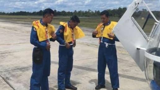 3 kru helikopter Polri sebelum terbang dan akhirnya jatuh di perairan Belitung. Foto: Dok. Istimewa