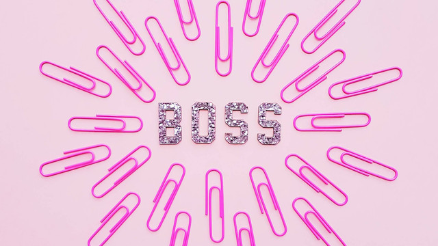 Ilustrasi bos / ucapan terima kasih atas pemberian dari atasan, Foto oleh Hayley Maxwell di Unsplash