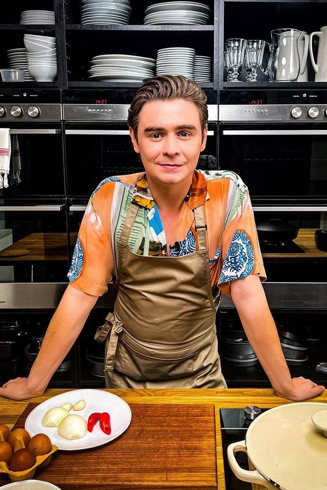 Chef Ryan Riley luncurkan buku resep masakan untuk penderita kanker. Foto: Dok. Ryan Riley/Instagram