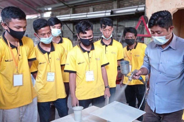 Program vokasi yang dilakukan Badan Pengembangan Sumber Daya Manusia Industri (BPSDMI) Kemenperin, Rabu (30/11/2022). Foto: Dok. BPSDMI Kemenperin