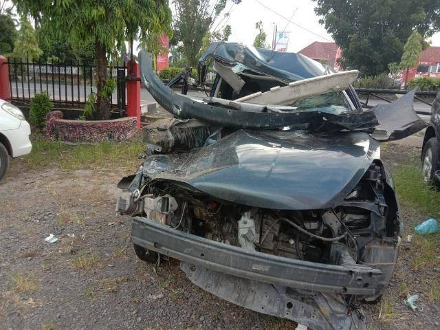 Mobil ringsek bekas tabrakan yang dilelang JBA Indonesia. Foto: dok. JBA Indonesia
