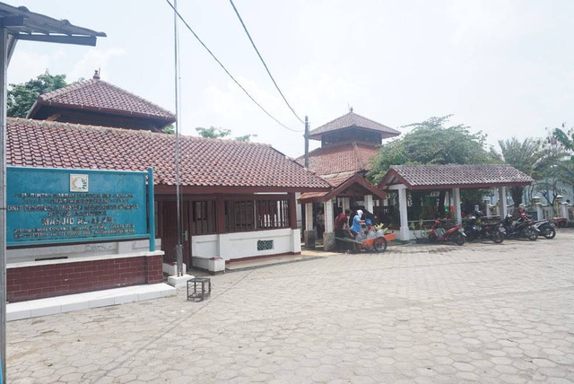 Tampak depan Masjid Al-Alam Marunda, Minggu (16/10). Sumber: (Dokumen pribadi penulis).