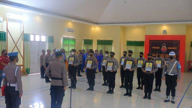Sebanyak 10 personel Polres Banggai Kepulauan (Bangkep) diberhentikan dengan tidak hormat karena terbukti melanggar kode etik. Foto: Istimewa
