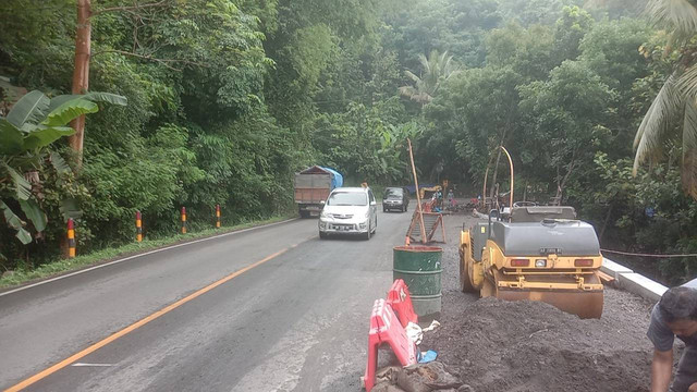 Kondisi Jalan Jogja-Wonosari yang dibuka 2 jalur usai sempat terjadi longsor. Foto: istimewa