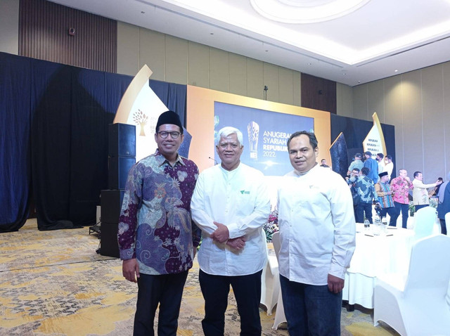 Dompet Dhuafa sabet penghargaan sebagai Filantropi Layanan Terbaik di Malam Anugerah Syariah Republika 2022, Selasa kemarin (29/11/2022). Dok. Dompet Dhuafa