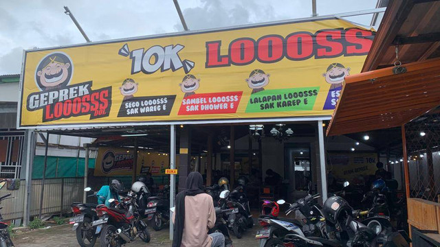 Tampak depan Geprek Looosss Dol, Sumber : Dokumentasi Pribadi