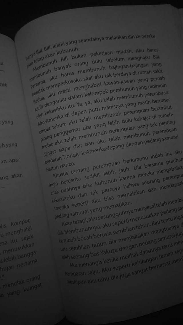 Saya mempotret sendiri pada saat sedang membaca buku ini