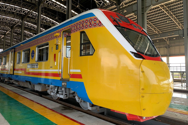 Kereta api Inspeksi yang digunakan untuk uji coba di KA Makassar-Parepare.
Foto: Moh Fajri/kumparan