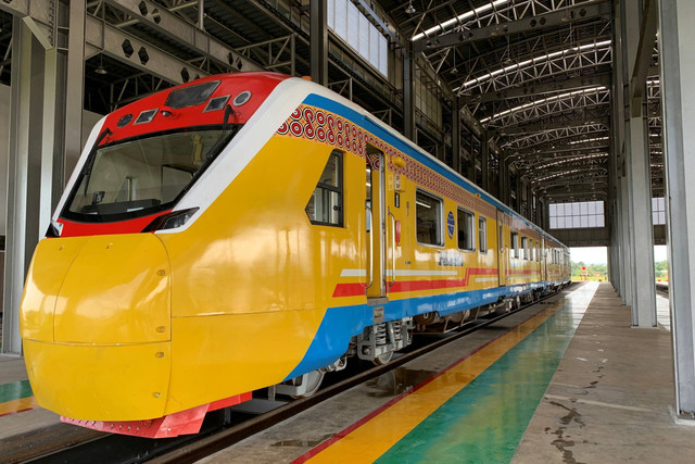 Kereta api Inspeksi yang digunakan untuk uji coba di KA Makassar-Parepare.
 Foto: Moh Fajri/kumparan