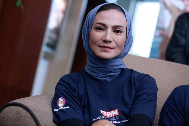 Sejumlah pemain film Nagih Janji Cinta diantaranya Marsha Haruan bersama Irzan Faiq dan Wanda Hamidah saat konferensi pers di Epicentrum, Jakarta, Kis, (1/12/2022). Foto: Dok. Agus Apriyanto