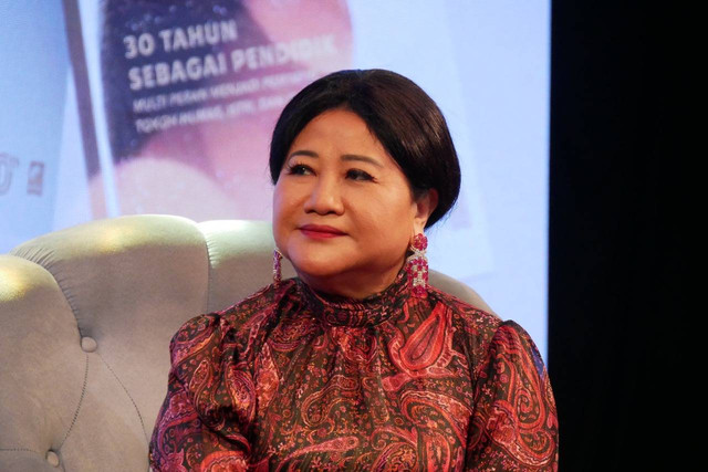 Prita Kemal Gani, tokoh humas dan pendiri LSPR pada peluncuran buku biografinya di London School of Public Relations Jakarta, Selasa (30/11/2022). Foto: Dok. LSPR 