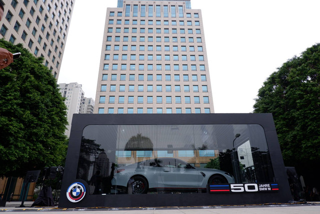 Peluncuran mobil baru new BMW Seri 3 dan M4 CSL di Plaza Senayan, Jakarta, Jumat (2/12/2022). Foto: Aditya Pratama Niagara/kumparan