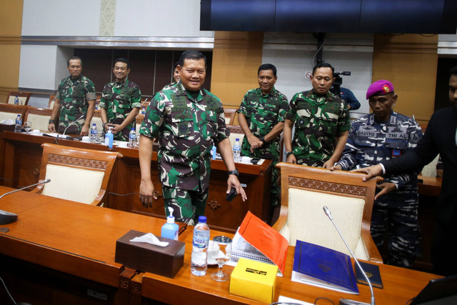 Kepala Staf Angkatan Laut (KSAL) Laksamana TNI Yudo Margono mengikuti uji kelayakan dan kepatutan (fit and proper test) calon Panglima TNI di Komisi I DPR, Kompleks Parlemen, Senayan, Jumat (2/12/2022). Foto: Rivan Awal Lingga/ANTARA FOTO