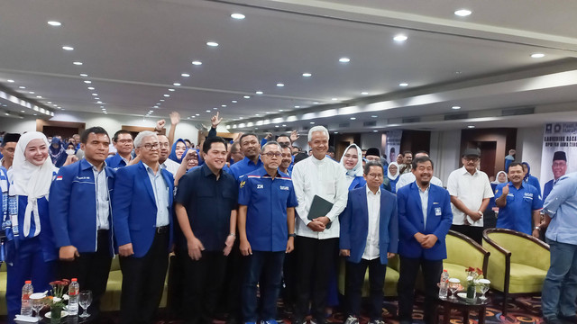 Gubernur Jawa Tengah Ganjar Pranowo bersama Ketua Umum PAN Zulkifli Hasan dan Menteri BUMN di Hotel Grasia Semarang. Foto: Intan Alliva Khansa/kumparan