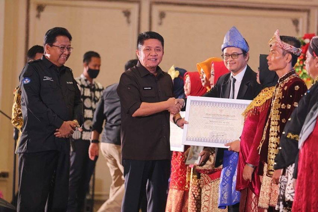 Gubernur Sumsel Herman Deru dianggap berhasil membangung IPM Sumsel. (Foto: Istimewa)