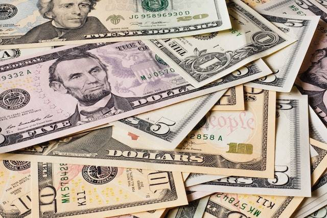 Ilustrasi Return on equity biasa di singkat ROE dalam perusahaan . Foto: Unsplash/Alexander Schimmeck