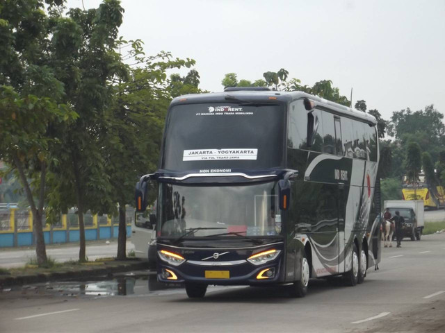 Bus PO Unicorn Indorent di Terminal Jatijajar Depok. Foto: Rizki Fajar Novanto/kumparan