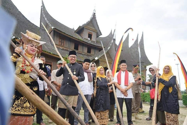 Kongres Bundo Kanduang seluruh dunia di Kabupaten Tanah Datar. Dokumentasi: Prokopim Kabupaten Tanah Datar