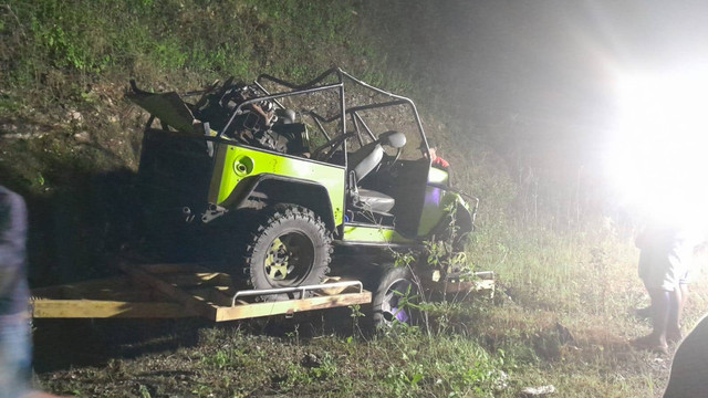 Jip Parangtritis yang terperosok ke jurang di Gunungkidul. Foto: istimewa