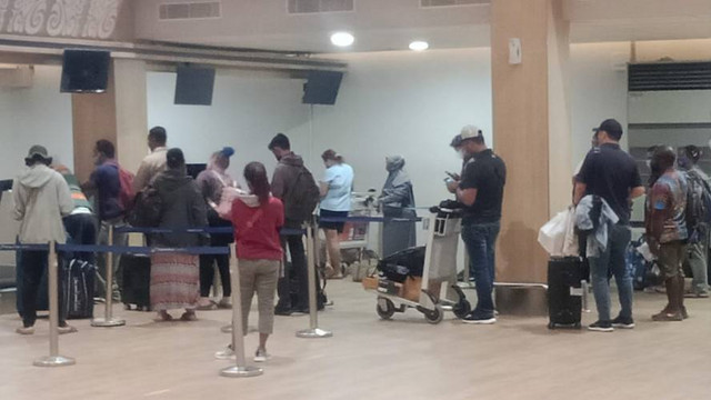 Penumpang di Bandara Sentani Jayapura. (Foto Humas Bandara Sentani Jayapura)