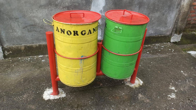 ( Gambar tempat sampah di Desa Serning,Dokumentasi Pribadi )