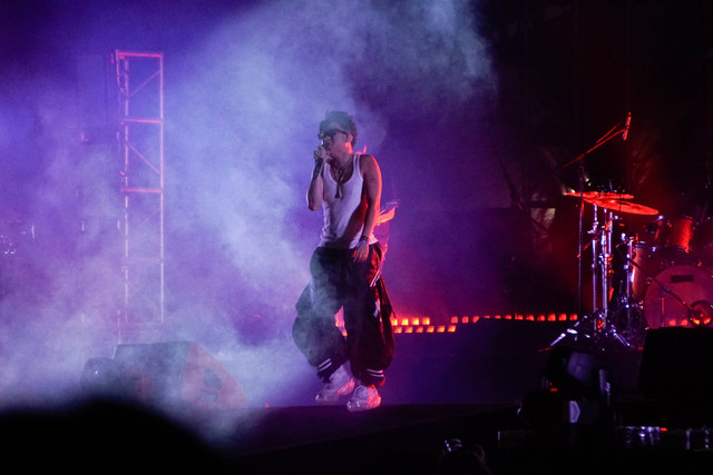 Penampilan Rich Brian di Head in the Clouds (HITC) di Community Park, PIK 2, Jakarta, Minggu (4/12/2022).
 Foto: Jamal Ramadhan/kumparan