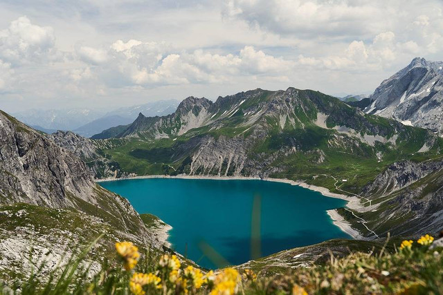 Ilustrasi Danau yang Terletak di Sumatera Barat. (Foto: felix_w by https://pixabay.com/id/)