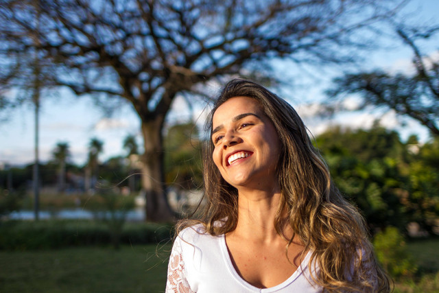 Caption senyum Bahasa Inggris. Foto: Pexels/Julia Avamotive.