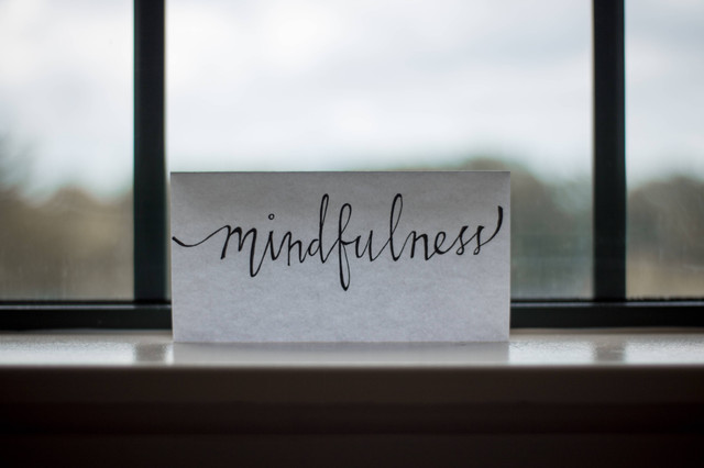 Ilustrasi Quotes tentang Mental Health dan Artinya. Foto: Unsplash/Christin Hume.