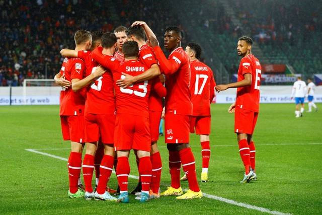Selebrasi pemain Timnas Swiss usai mencetak gol ke gawang Timnas Ceko pada pertandingan Grup B UEFA Nations League di Stadion AFG Arena, St. Gallen, Swiss. Foto: Arnd Wiegmann/REUTERS